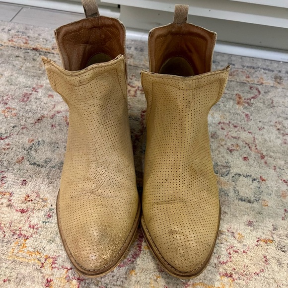 Diba True Western V Cut Bootie - Picture 6 of 6